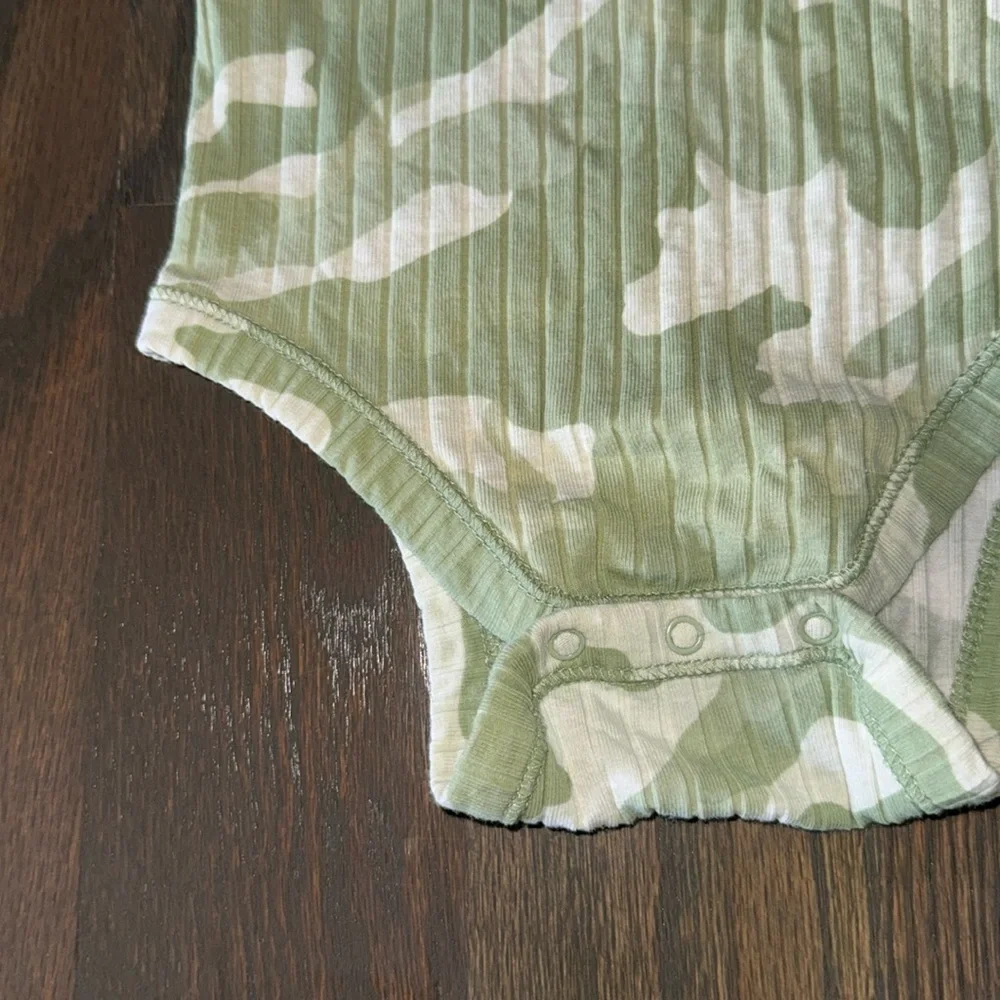 Old Navy Baby Camo Ribbed Henley Bodysuit 6-12M Green